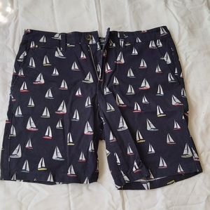 Men's sailboat pattern shorts; size 30US